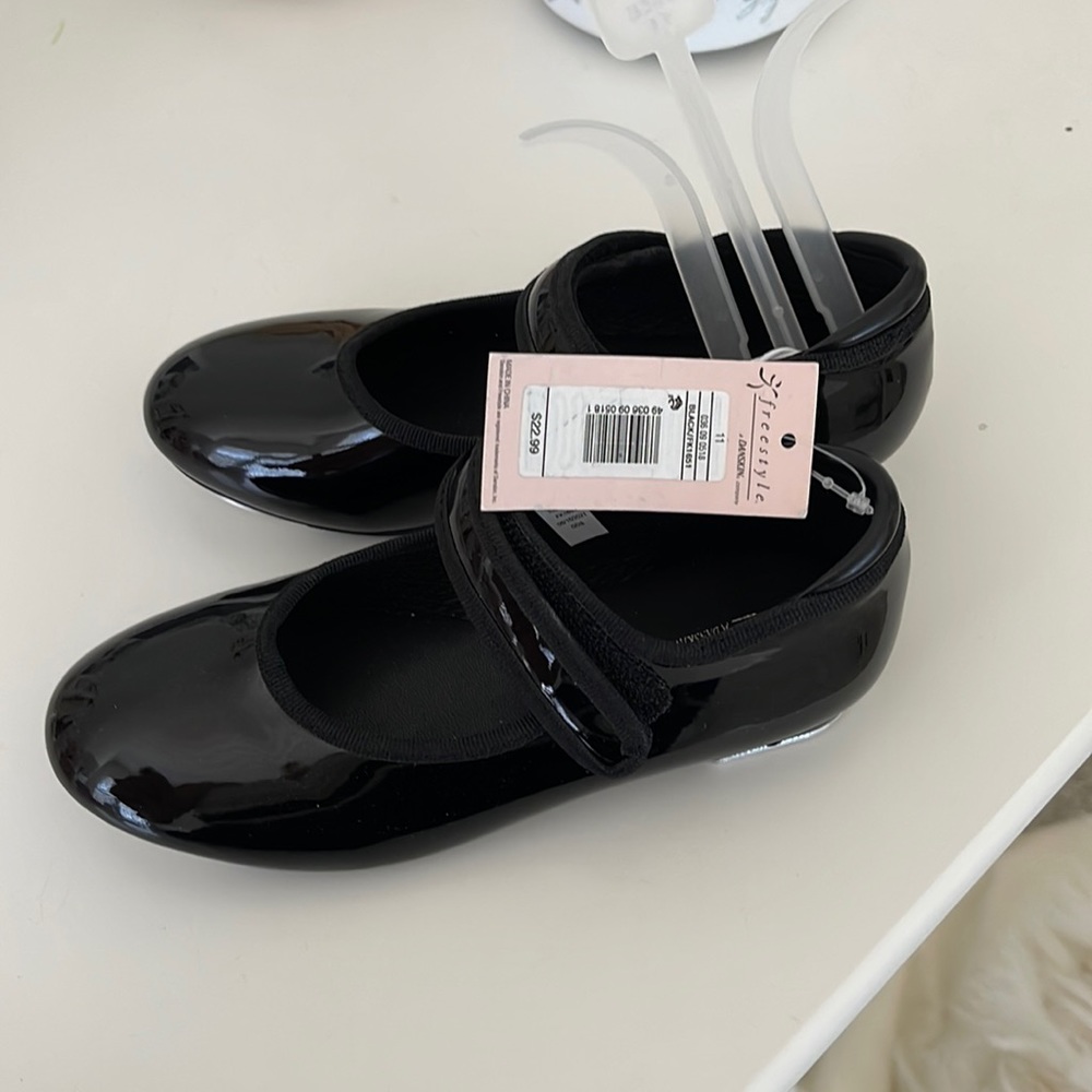Tap shoes size 11, NWT